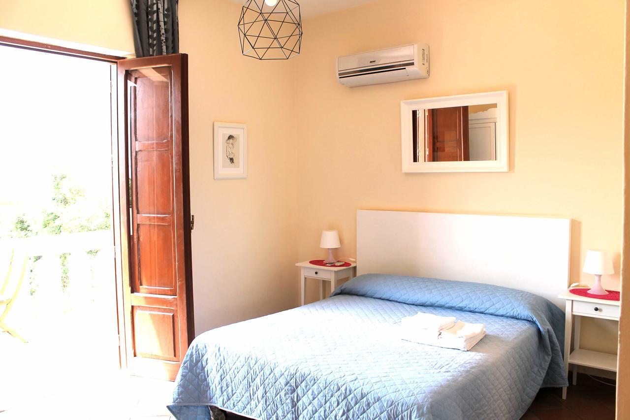 B&B Nettuno Сан-Леоне Экстерьер фото