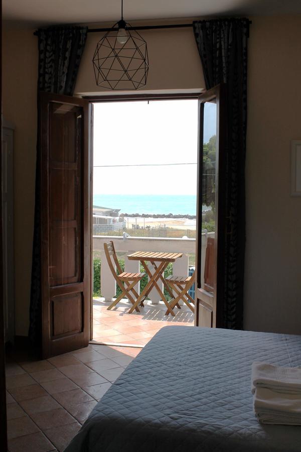 B&B Nettuno Сан-Леоне Экстерьер фото